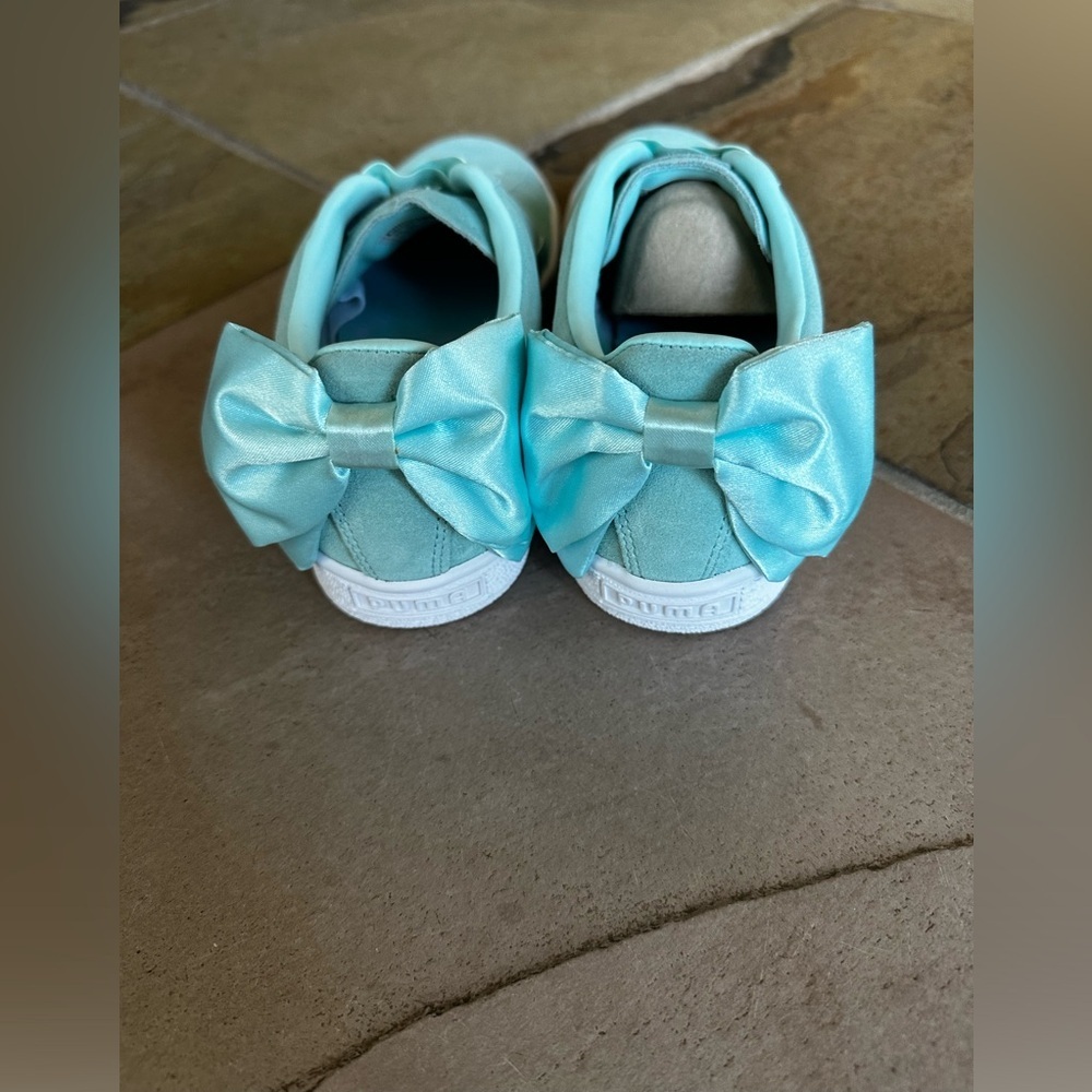 Puma Baby Blue Sneakers with Bow Ties on Back Size 8 New without Tags, NOT WORN